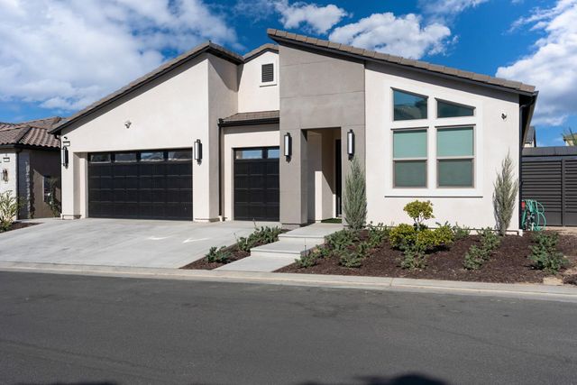 11176 N Via Revenna Drive, Fresno, CA 93730
