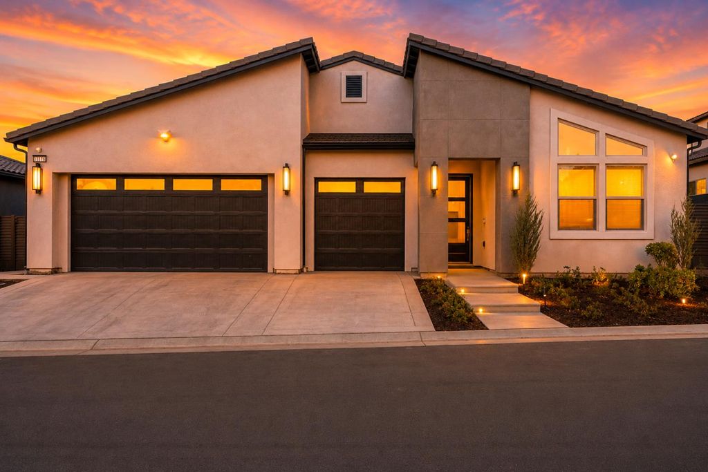 11176 N Via Revenna Drive, Fresno, CA 93730