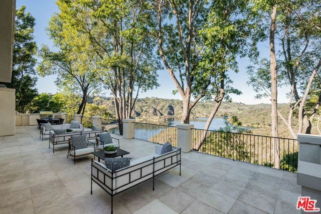 1900 Bel Air Road, Los Angeles, CA 90077