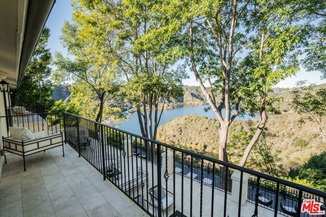 1900 Bel Air Road, Los Angeles, CA 90077