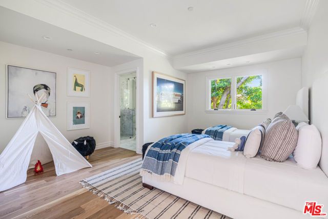 1900 Bel Air Road, Los Angeles, CA 90077