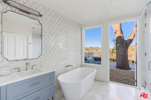 1900 Bel Air Road, Los Angeles, CA 90077