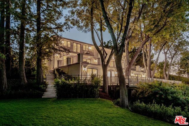 1900 Bel Air Road, Los Angeles, CA 90077