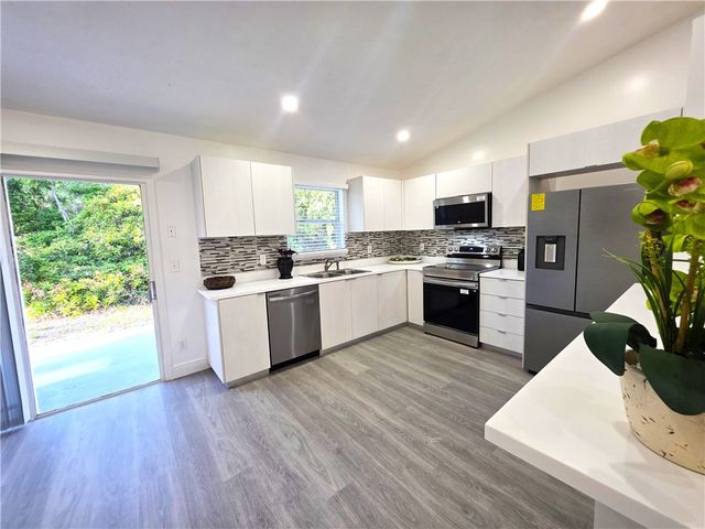 490 13th Lane SW, Vero Beach, FL 32962