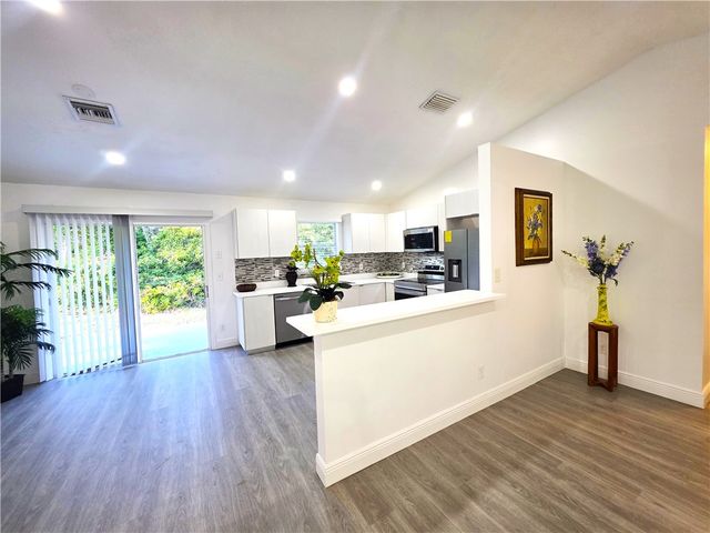 490 13th Lane SW, Vero Beach, FL 32962