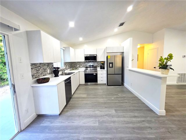 490 13th Lane SW, Vero Beach, FL 32962