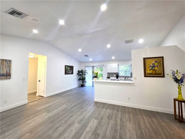 490 13th Lane SW, Vero Beach, FL 32962