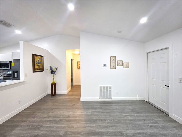 490 13th Lane SW, Vero Beach, FL 32962