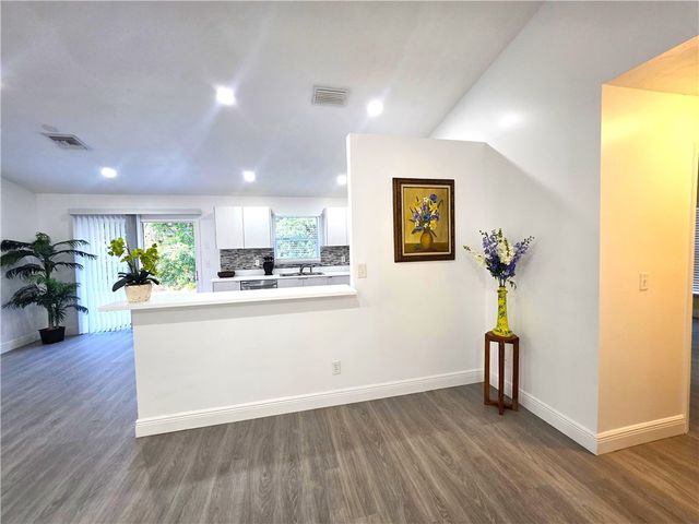 490 13th Lane SW, Vero Beach, FL 32962