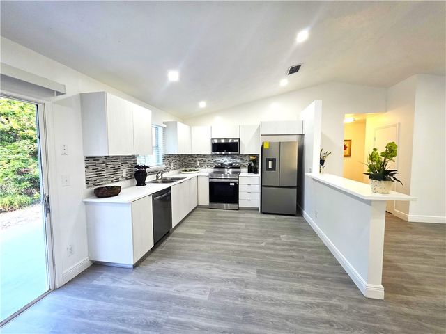 490 13th Lane SW, Vero Beach, FL 32962