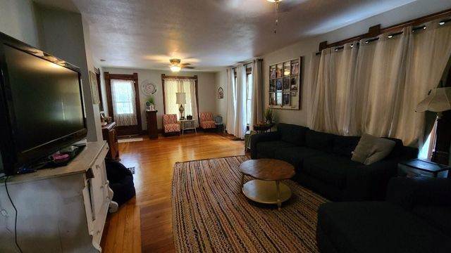 318 N Poplar St, Wellington, KS 67152