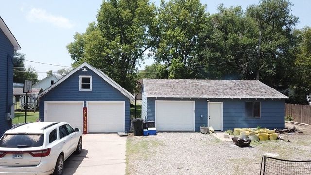 318 N Poplar St, Wellington, KS 67152