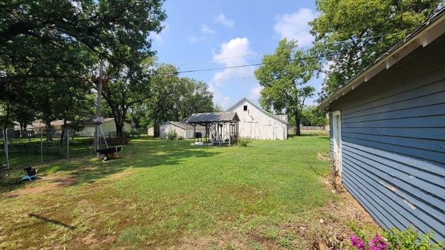318 N Poplar St, Wellington, KS 67152