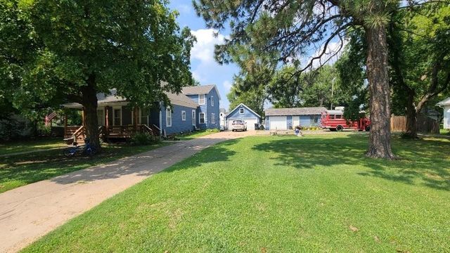 318 N Poplar St, Wellington, KS 67152