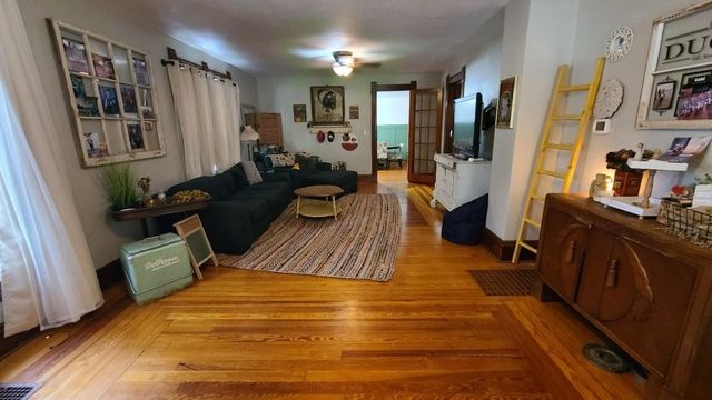 318 N Poplar St, Wellington, KS 67152