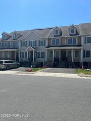 16 Riesling Avenue, Lakewood, NJ 08701