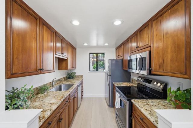 32 Cove Lane, Redwood City, CA 94065