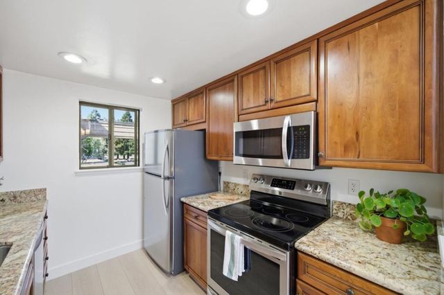 32 Cove Lane, Redwood City, CA 94065