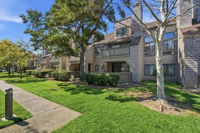 32 Cove Lane, Redwood City, CA 94065