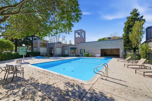 32 Cove Lane, Redwood City, CA 94065