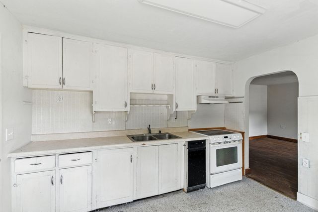 2045 North Weller Avenue, Springfield, MO 65803