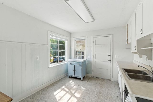 2045 North Weller Avenue, Springfield, MO 65803