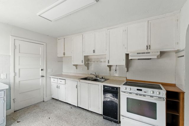 2045 North Weller Avenue, Springfield, MO 65803