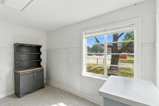 2045 North Weller Avenue, Springfield, MO 65803