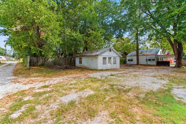 2045 North Weller Avenue, Springfield, MO 65803