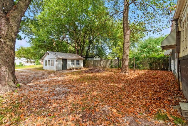 2045 North Weller Avenue, Springfield, MO 65803