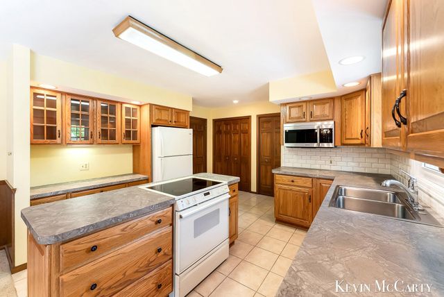 1746 Edgewood Avenue Se, City Of Grand Rapids, MI 49506