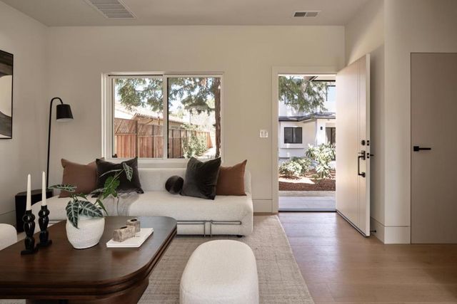 944 Aura Way, Los Altos, CA 94024