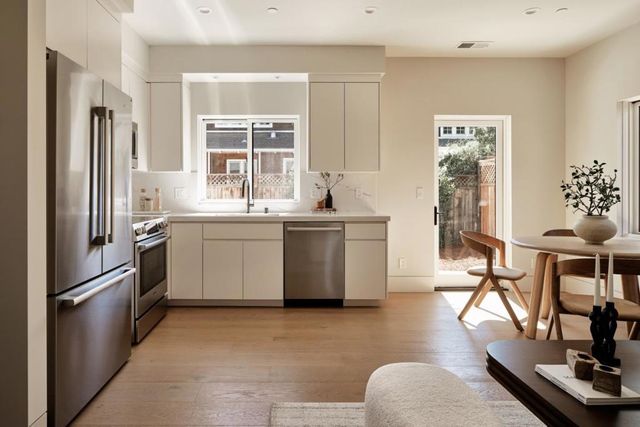 944 Aura Way, Los Altos, CA 94024