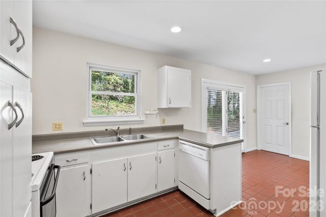 1 Clearbrook Road, Asheville, NC 28805