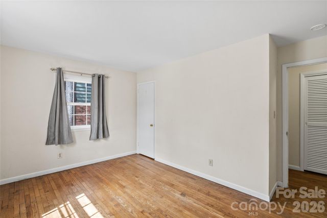 1 Clearbrook Road, Asheville, NC 28805