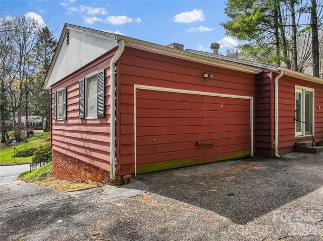 1 Clearbrook Road, Asheville, NC 28805