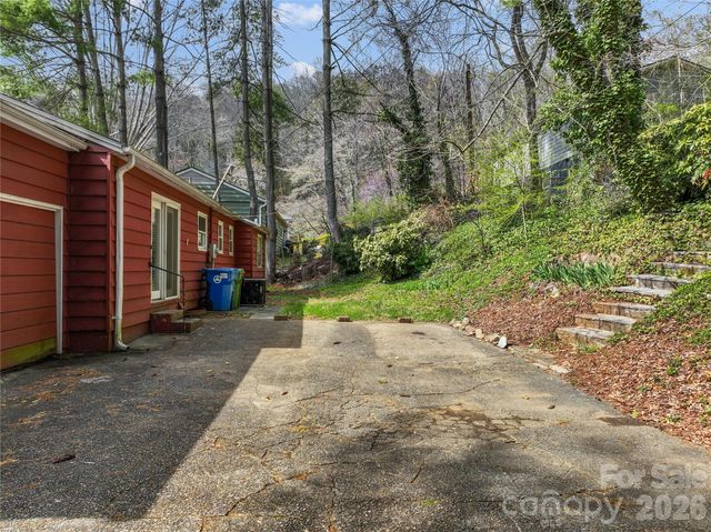 1 Clearbrook Road, Asheville, NC 28805