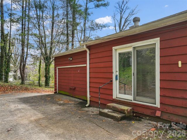 1 Clearbrook Road, Asheville, NC 28805