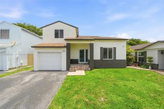 8219 NW 192nd Ter, Hialeah, FL 33015