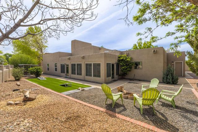 6425 Guadalupe Place NW, Los Ranchos, NM 87107