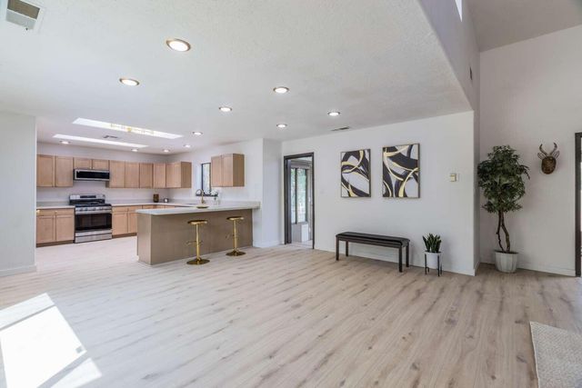 6425 Guadalupe Place NW, Los Ranchos, NM 87107