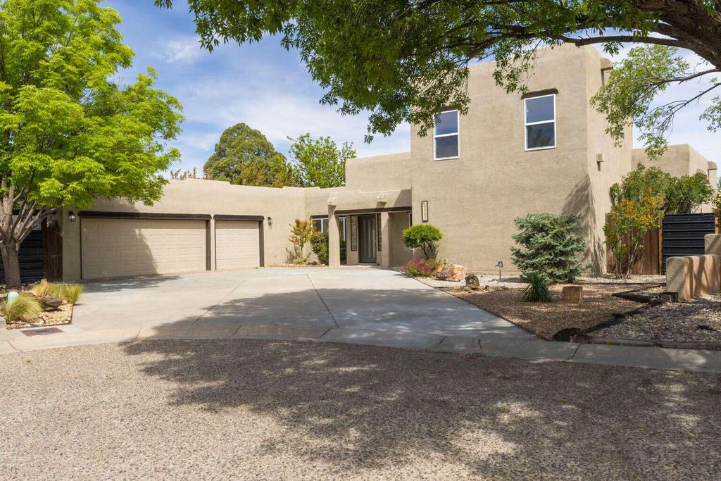 6425 Guadalupe Place NW, Los Ranchos, NM 87107