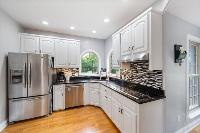 2155 Lake Rd, Greenbrier, TN 37073