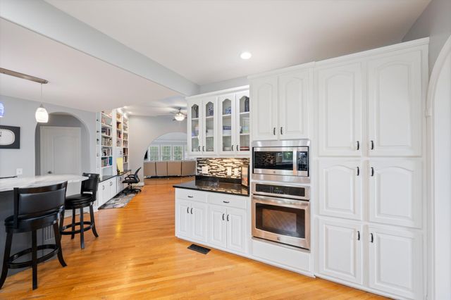 2155 Lake Rd, Greenbrier, TN 37073