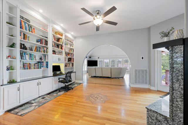 2155 Lake Rd, Greenbrier, TN 37073