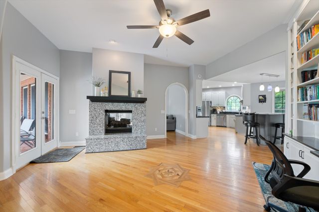 2155 Lake Rd, Greenbrier, TN 37073