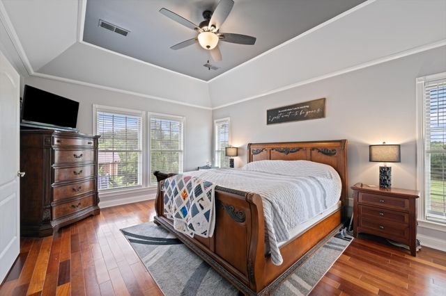 2155 Lake Rd, Greenbrier, TN 37073