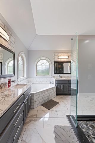 2155 Lake Rd, Greenbrier, TN 37073