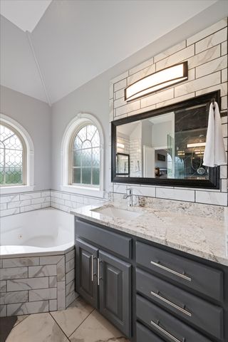 2155 Lake Rd, Greenbrier, TN 37073