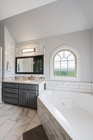 2155 Lake Rd, Greenbrier, TN 37073